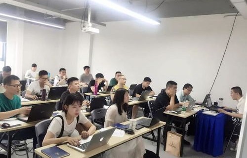电子商务专业培养网红