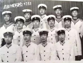 红场上的解放军风采，外军争相合影留念，彰显中国军队的国际影响力